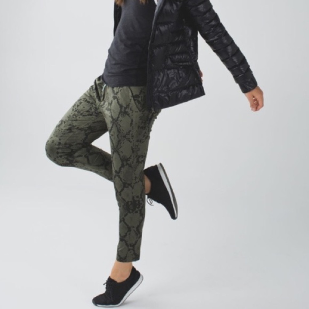 Lululemon jet crop slim pants sight snake green